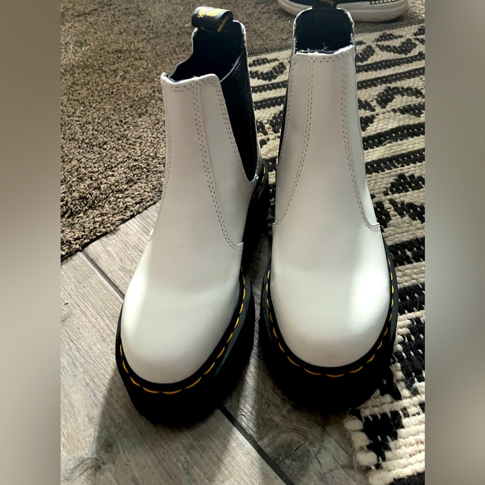 Doc martens women’s 6